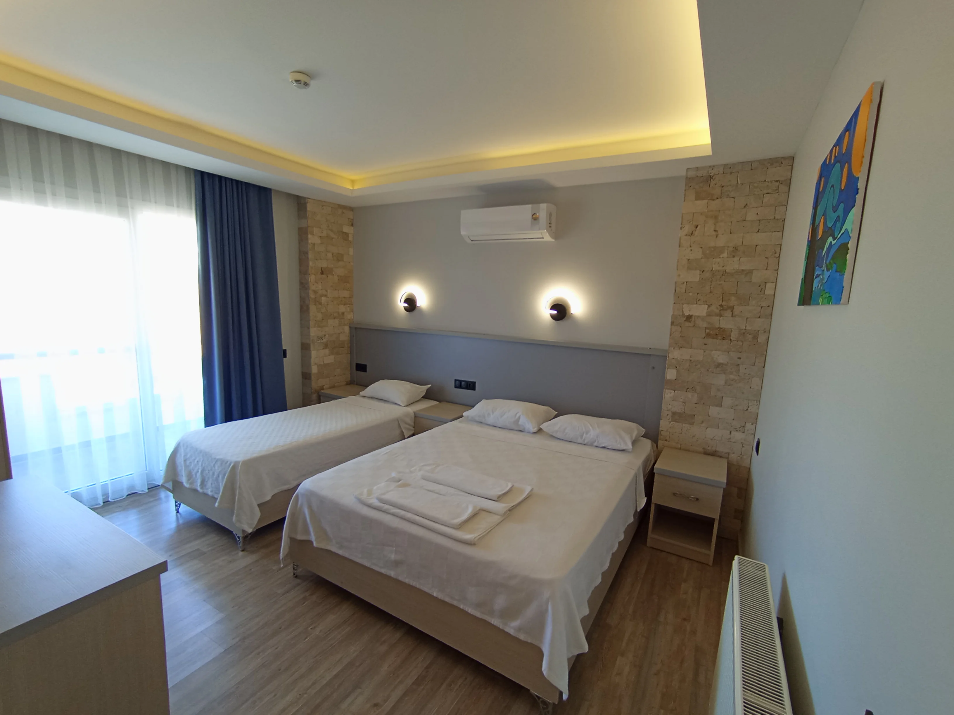 ToNe Otel Aile Odası iç mekânı