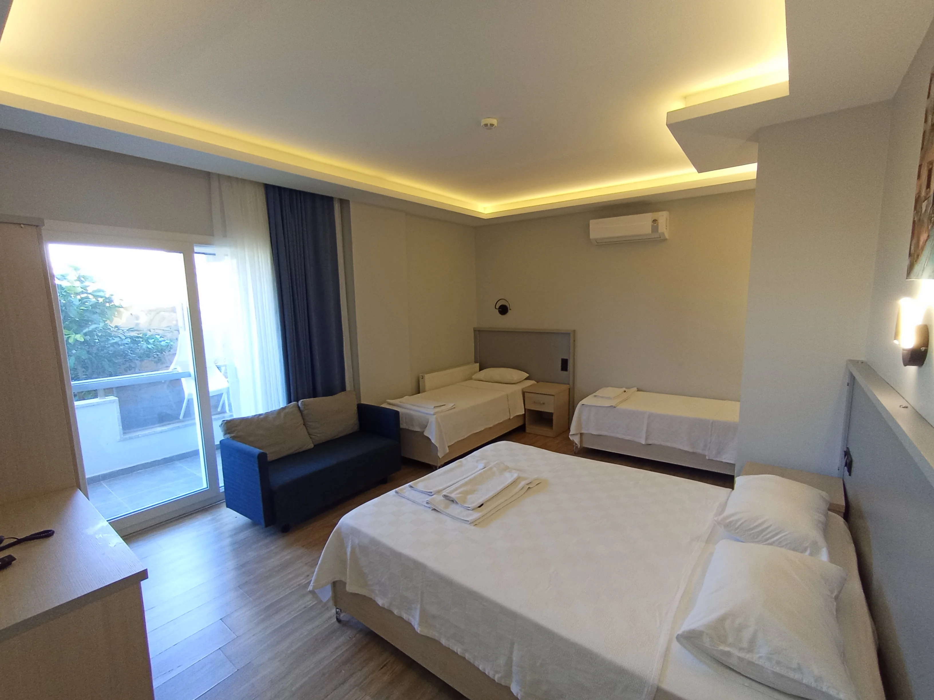 ToNe Otel Jumbo Aile Odası iç mekânı