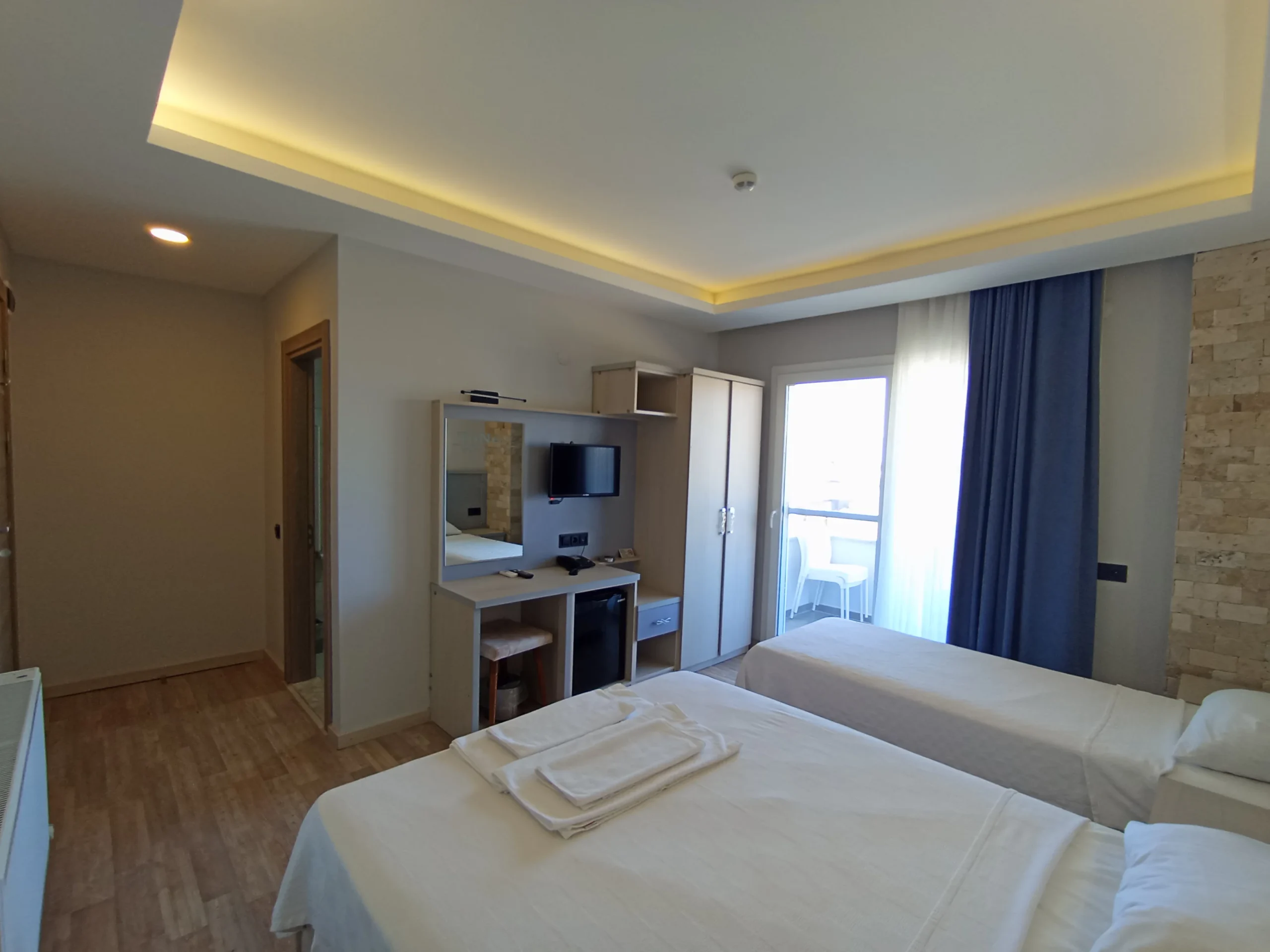 ToNe Otel'in geniş aile odası