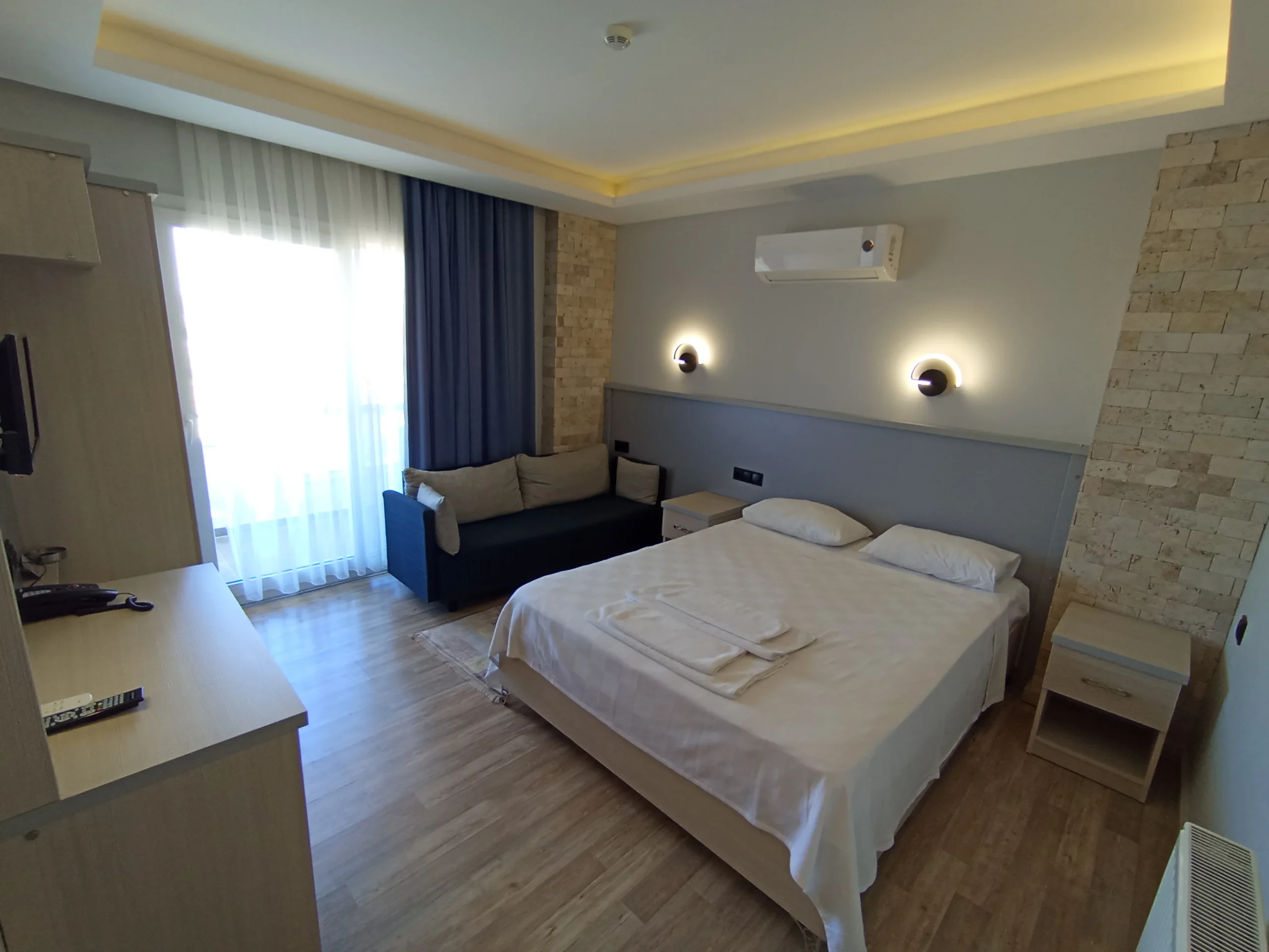 ToNe Otel Çift Kişilik Standart Oda iç mekânı